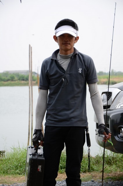  [b]ใครอ่ะเนี่ย คุ้นๆ[/b] :laughing: :laughing: :frown: :mad: :angry: