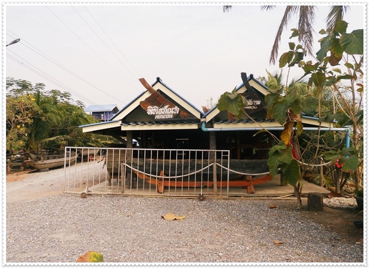 ขอเก็บภาพ สักหน่อยคับไม่ค่อยมีคนเลยที่บ่อ

ผมไปพักบ้านแฝดอยู่กลุ่มเดียว