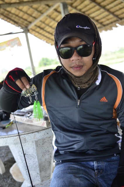 หนุ่มวัฒนา เริ่มต่อหางให้เหยื่อตัวหมาน  :ohh: :ohh: :ohh: :ohh: :ohh: