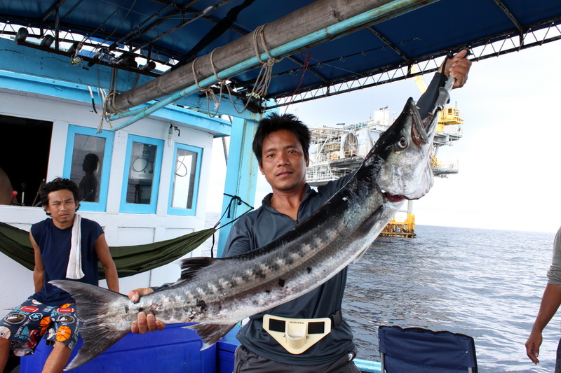 สากดำตัวนี้ ชั่งโดยกริปเปอร์ฝืดๆอันเดิม โดยประมาน14kg.กว่า แต่ผมว่ามันน่าจะเกินน๊า