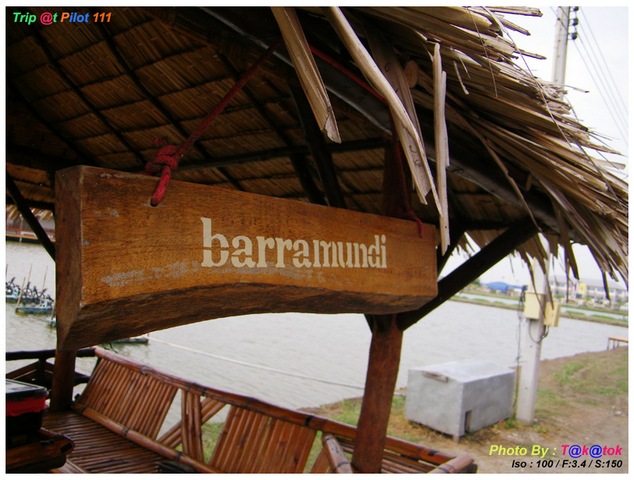 [b]ลงทะเบียนกันเสร็จก็มาที่ซุ้มรับรองครับ..... :music: :music:
" Barramundi " หมายถึงปลากระพงขาว 