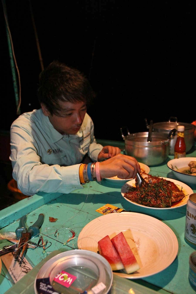 บนเรือมีน้ำจิ้มไก่ด้วย ดูดิ


เอ้า ดุ :grin: :grin: