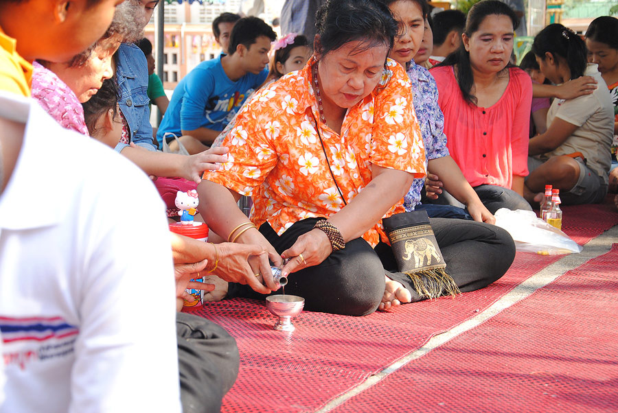 ขอบพระคุณ  ทุกความเห็นที่ผมได้อ่านมากครับ    และอย่าลืมไปทำบุญพร้อม  อุทิศผลบุตรให้กับบุพการี   และส