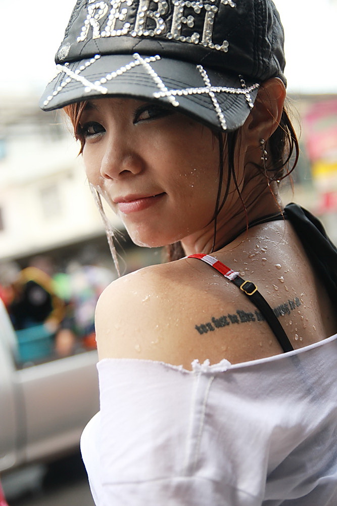 ลาด้วยใบนี้ขอตัวไปเล่นน้ำต่อ ขอรับ 

 :kiss: :kiss: