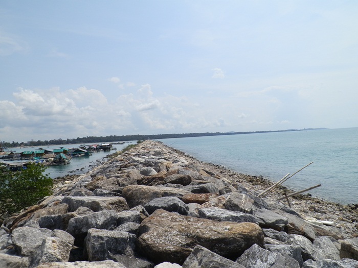 ไม่มีคนครับเพราะต้องนั่งเรือข้ามมา