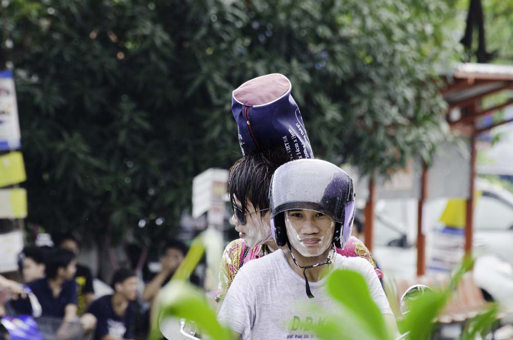 หน้าตาแค่ละคนบ่งบอกได้เลยว่า.................................. :smile: :smile: :smile: :smile: