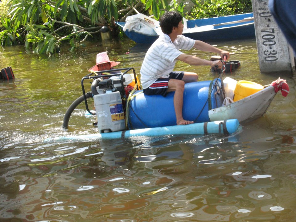 เรือตีปลาดูขำๆครับ