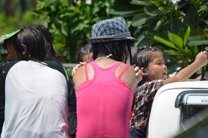 มันแสบไหล่.....ร้อนนะ :laughing: :laughing: :laughing: :laughing: