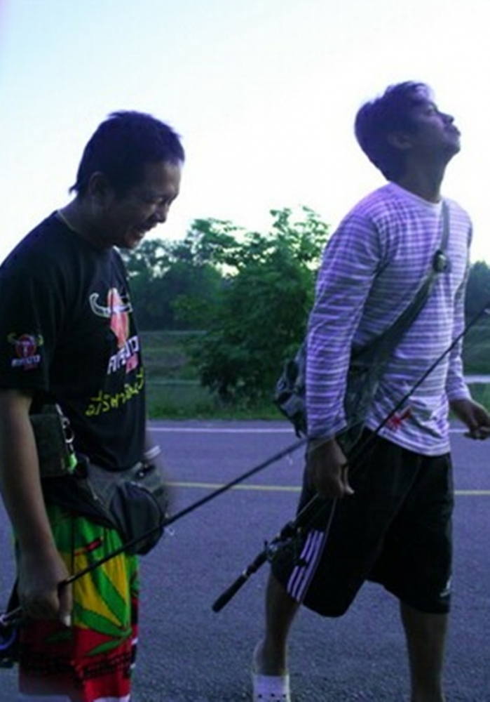    เอางัยดีว๊ะ อีตาดุ่ย...สู้รึถอย... :laughing: :laughing: