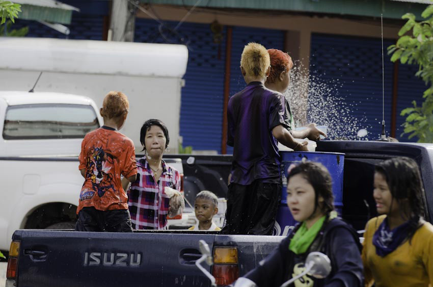 [q][i]อ้างถึง: F24 posted: 15-04-2555, 21:56:45[/i]

 :cheer: :cheer: :cheer: :cheer:
Fishn2gthr4