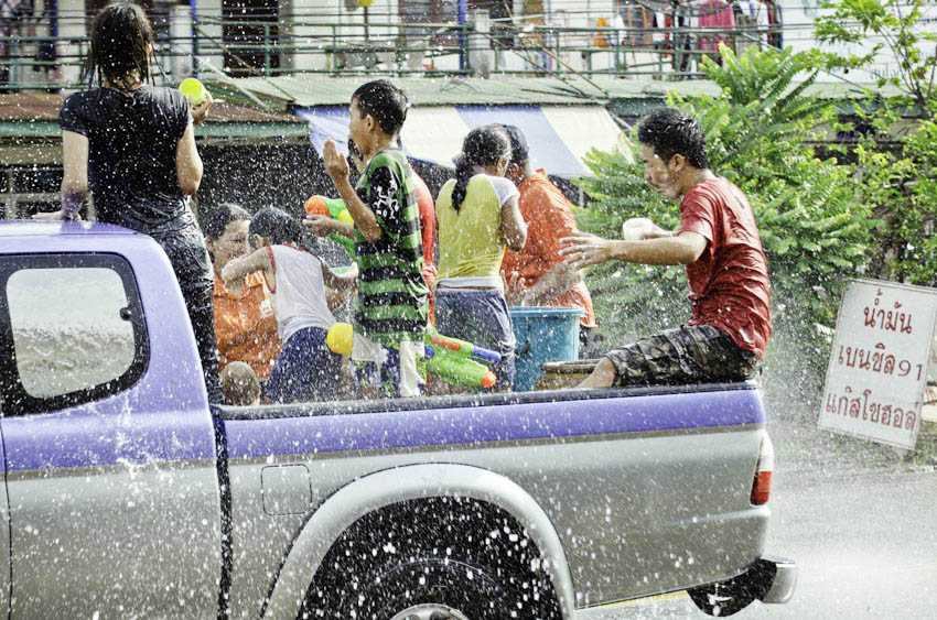 ภาพดูดีเพราะทุกคนส่วนใหญ่ในภาพมีความสุขนะผมว่า :smile: :smile: