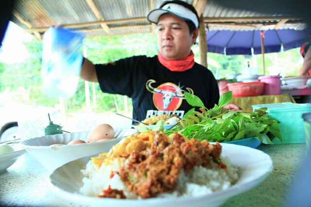   จานนั้นหน่ะ ของน้าเนก...กินซะ ก่อนโดนเชือด กร๊ากกกกกกกกกก.... :laughing: :laughing: :laughing:
