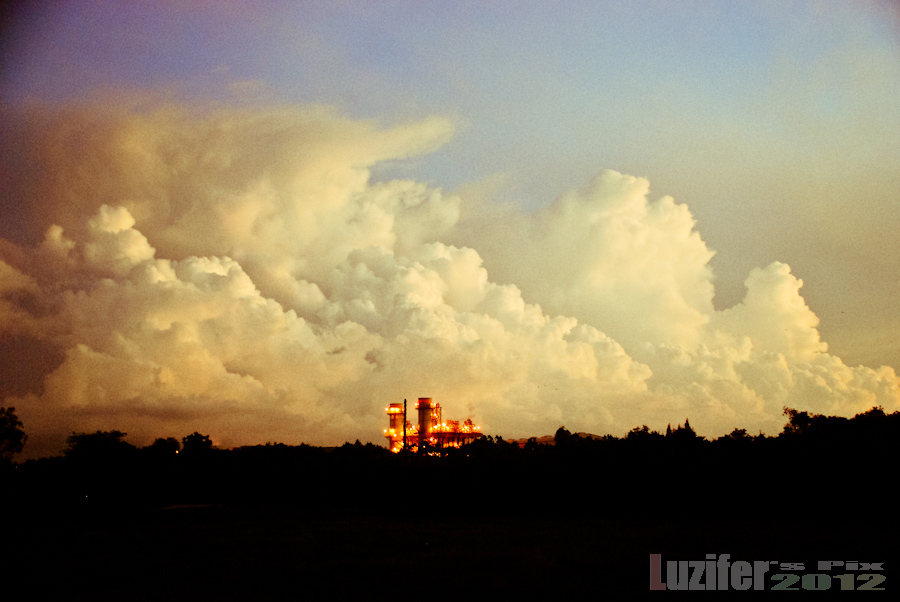 ใกล้ค่ำ เมฆฝนมา เผ่นก่อนครับ  :laughing: