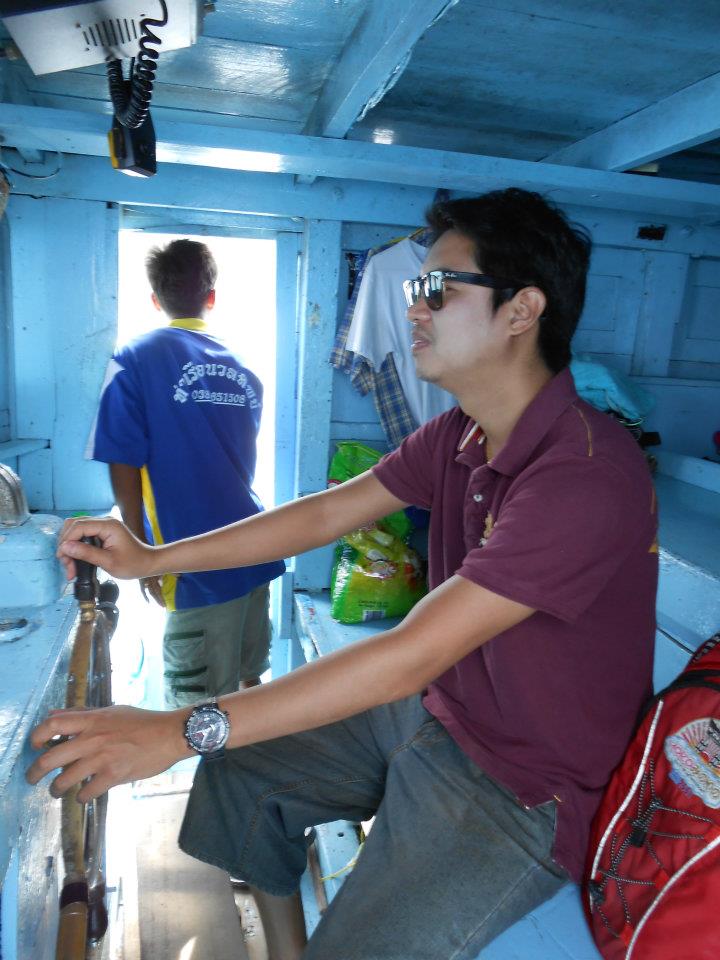 ตอนนี้อยู่ในเรือแล้วครับ...ขอไต๋ทำเป็นขับเรือซะหน่อย