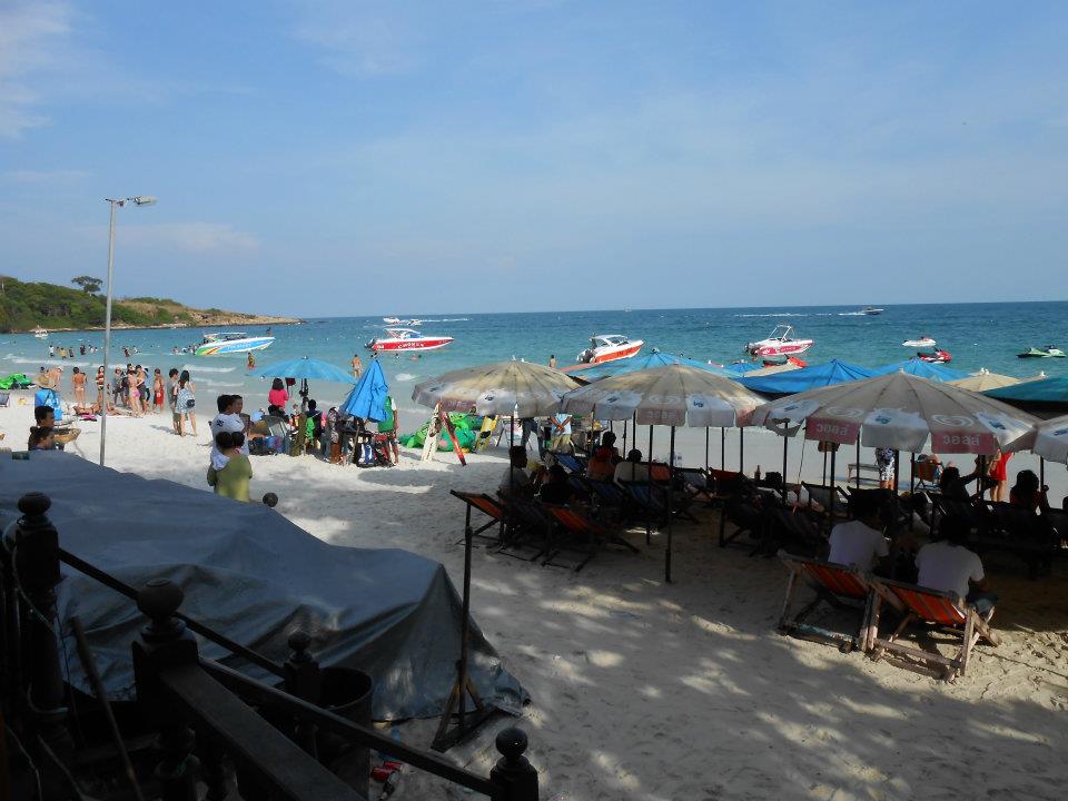 บรรยากาศหาดทรายแก้วครับ....ทรายขาวมาก