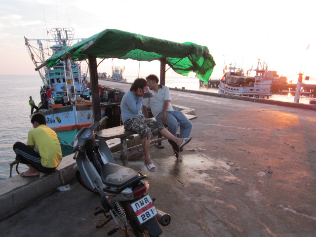 มีเพื่อนสมาชิก น้าทอท็อป ..น้าโปดน้งรอไต๋หนึ่งอยู่ท่าเรือ :cheer: :cheer: :cheer: