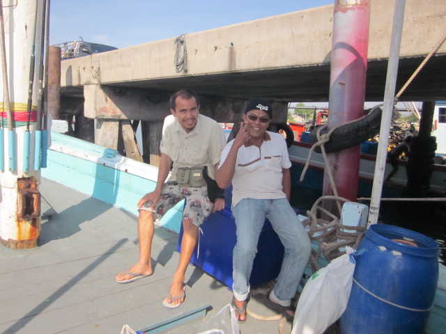ลงเรือแล้ว...น้าระ...น้าดำขอถ่ายรูปหน่อย :cheer: :cheer: :cheer: