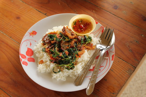 กินข้าวกันก่อน
 :umh: :umh: :umh: