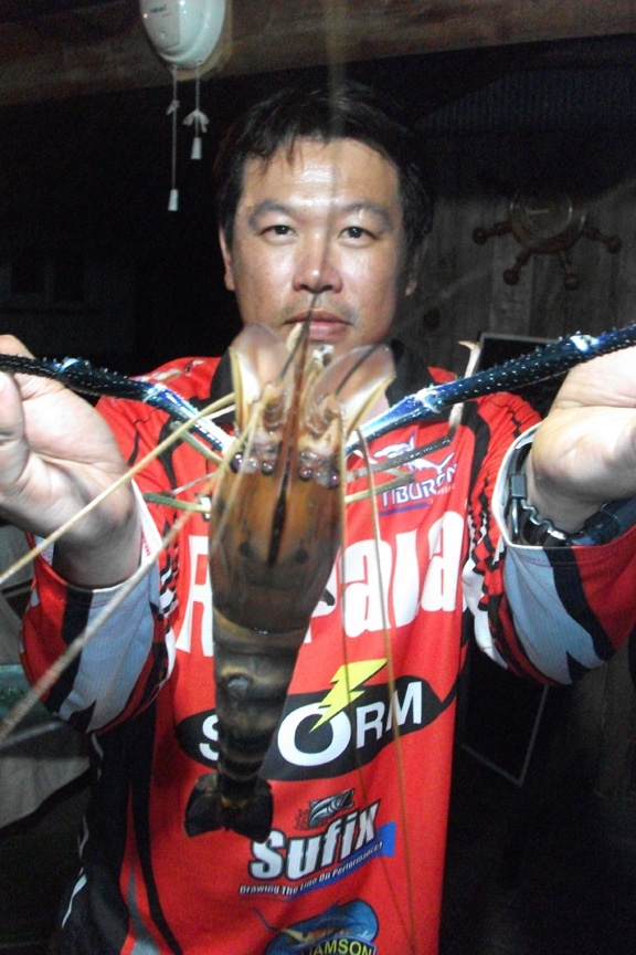 กุ้งตัวแรกเป็นของเจ้าบี ตอนหัวน้ำขึ้น ที่แพบ้านร้อยปี :cheer: :cheer: :cheer: