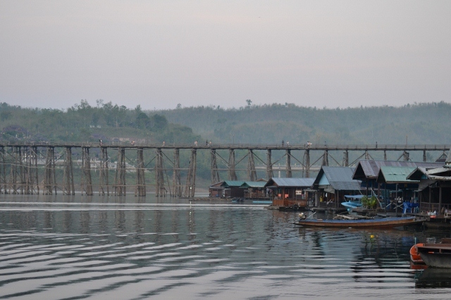 สะพานมอญครับ
 :love: :love: :love:
