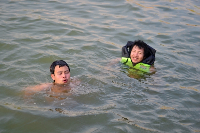 น้าเด่นกับน้าสรทนไม่ไหวครับ
ขอโดดบ้างครับ :laughing: :laughing: :laughing: