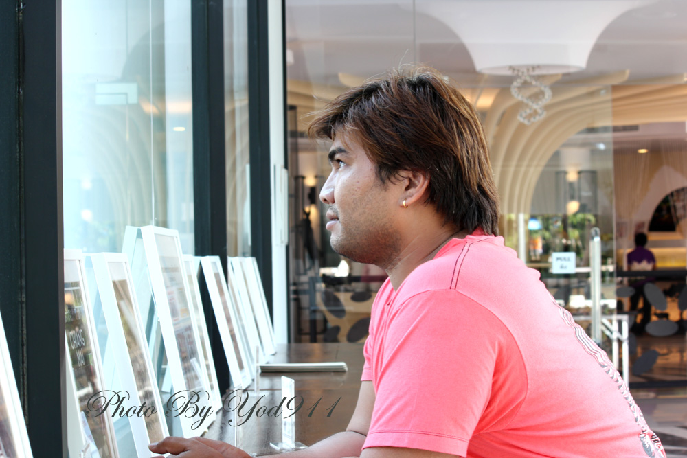 บอกให้วัดแสงก่อนถ่ายดูสิไม่หล่อเลย :laughing: :laughing: :laughing: :laughing: