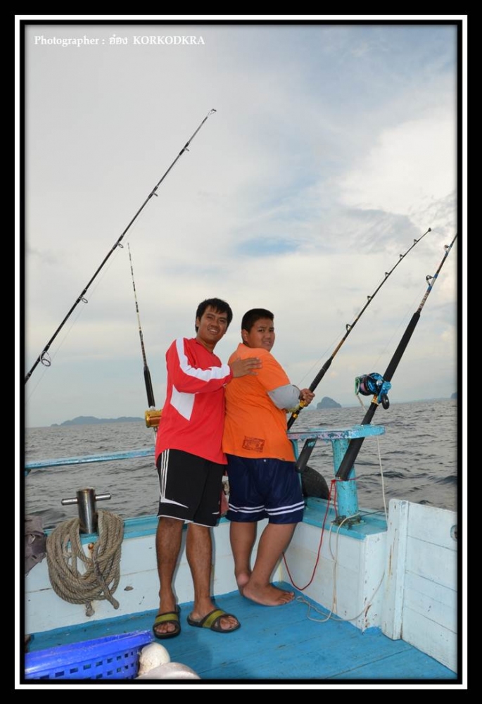 ผมกับน้องฟอร์ดที่ท้ายเรือ.... :grin: