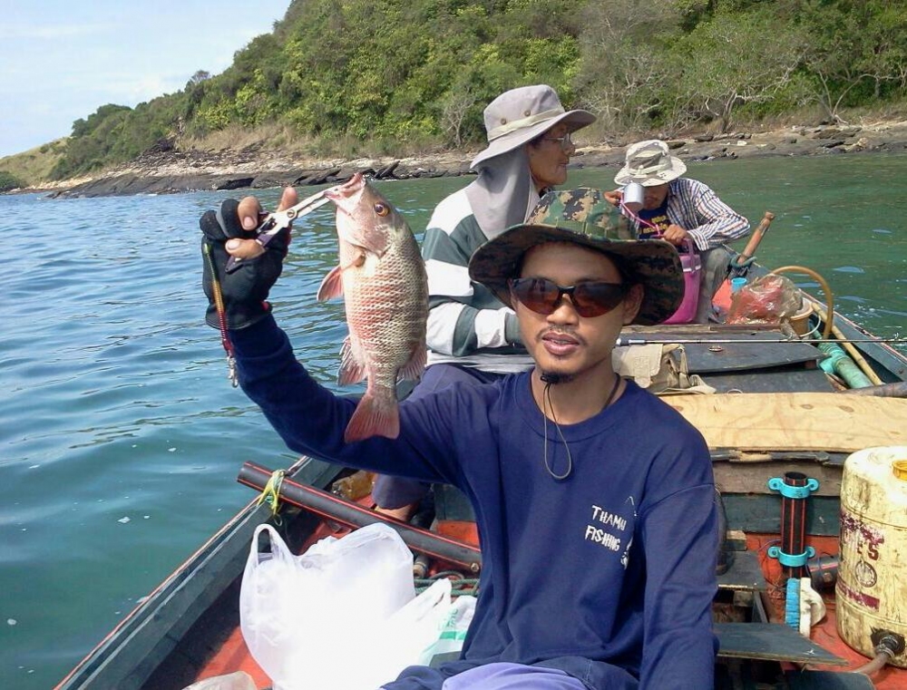 [q][i]อ้างถึง: ติดตอ posted: 19-04-2555, 18:44:55[/i]

ปลาใหญ่กำลังจะมา ดันเมาเรือซะงั้น :laughing