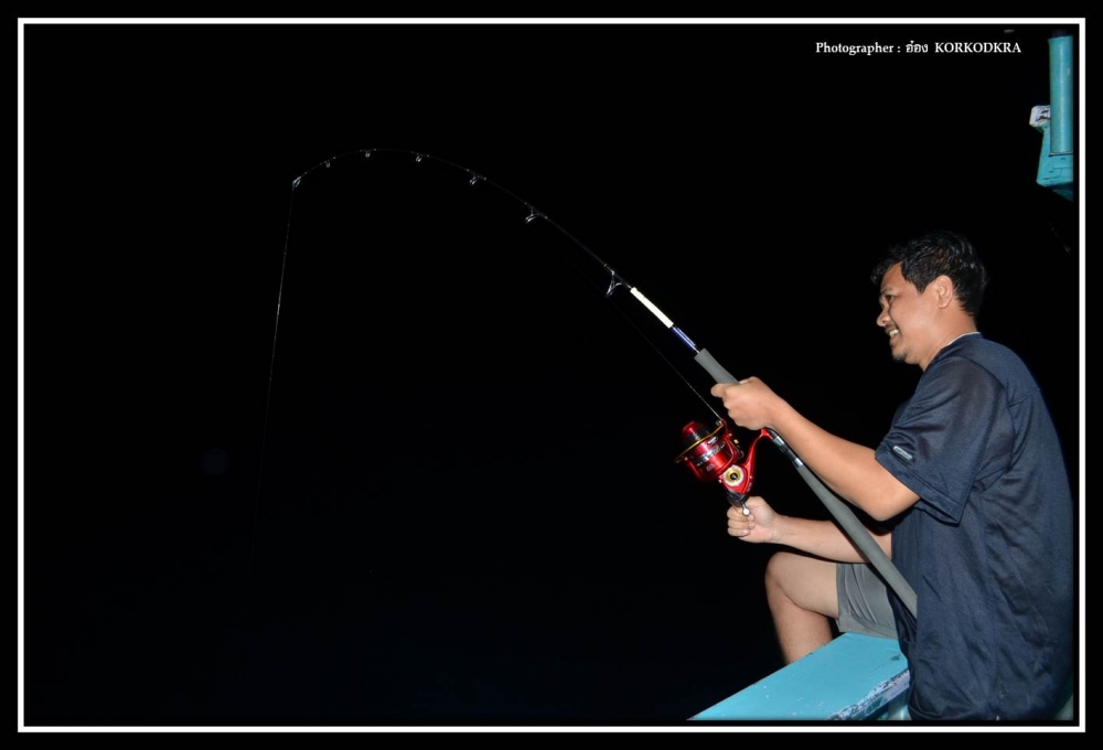 หันไปทางด้านข้างเรือ....คราวนี้โกเลอก็โดนเหมือนกันครับ :laughing: :cool: