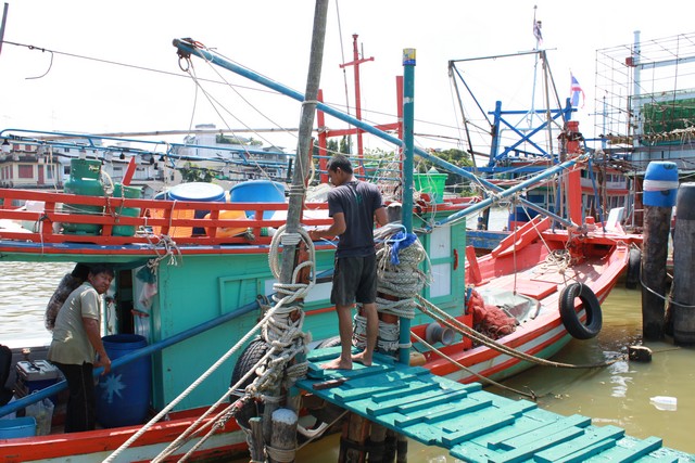 ด้านข้างนะครับ เรือลำนี้ยาว13เมตรนะครับ 