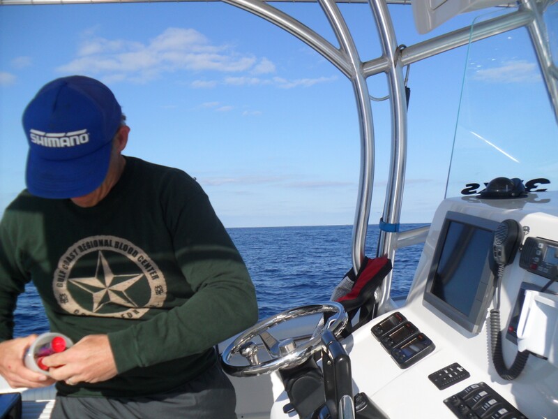 ต่อครับ กับตันครับ เพื่อนผม เค้า ชื่อ Capt. Bruce  คนนี้เก่ง Yellow fin tuna มากครับ ขอบอกว่า ไปกับค
