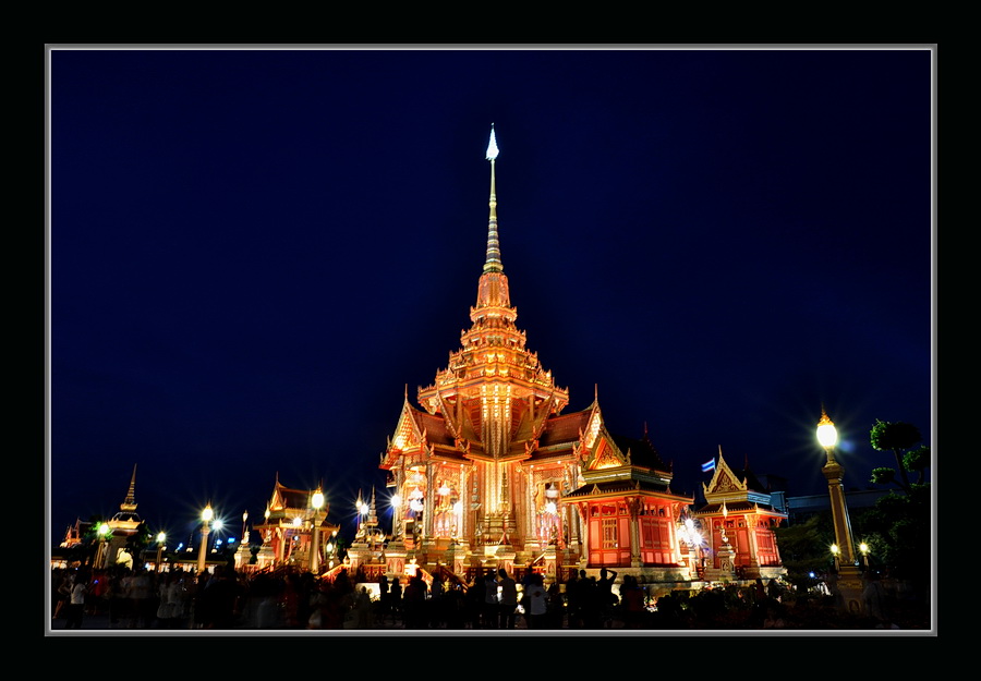 ..ลากันด้วยภาพนี้ครับ
  เป็นวันที่ถ่ายภาพแล้วมีความสุขมาก
    ภูมิใจในฝีมือคนไทย และภูมิใจในความเป