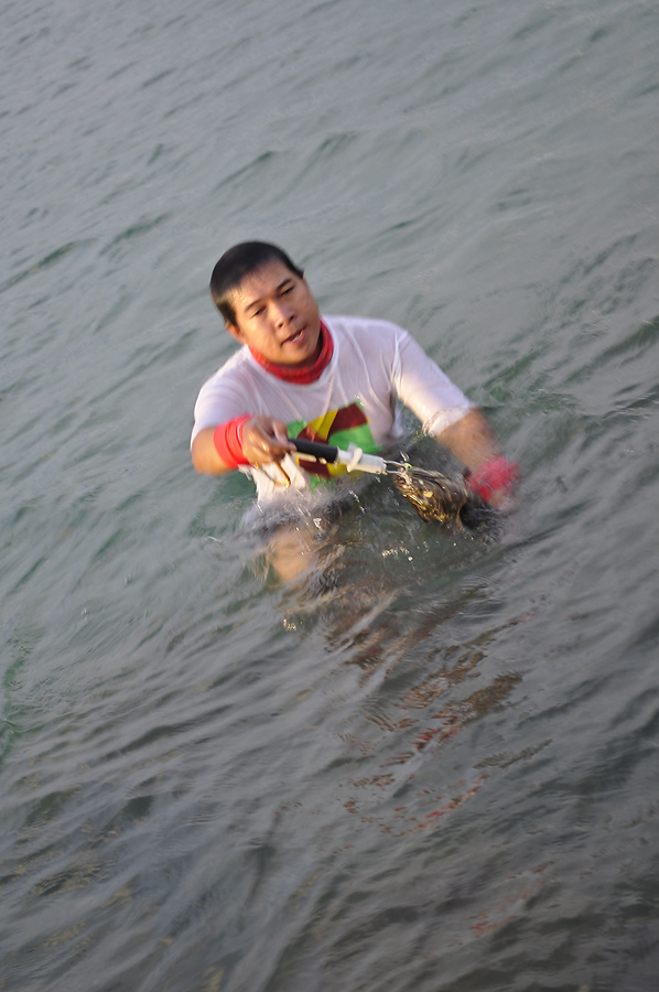 [q][i]อ้างถึง: นกลำน้ำพอง posted: 23-04-2555, 23:36:29[/i]

อุยยยยยว์...................... :sick: