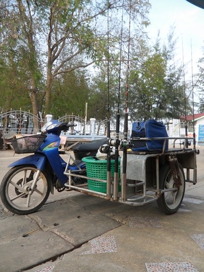 เตรียม ของลงเรือ  โดยใช้ พาหนะ คู่ใจ  :grin: