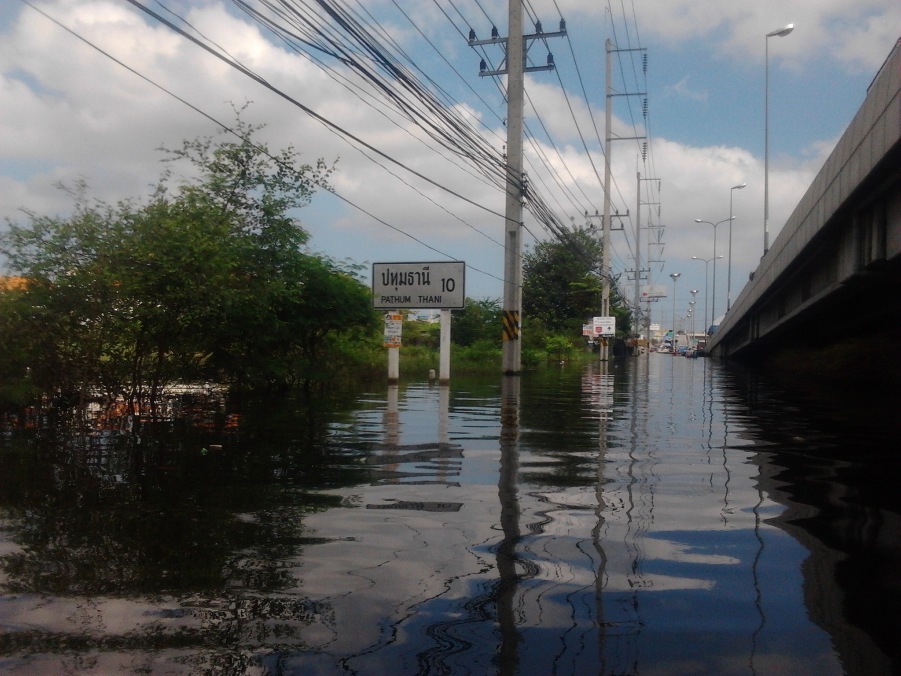 หลังจากต่อรองราคาเรือแล้วมุ่งสู่ตลาด พูนทรัพย์