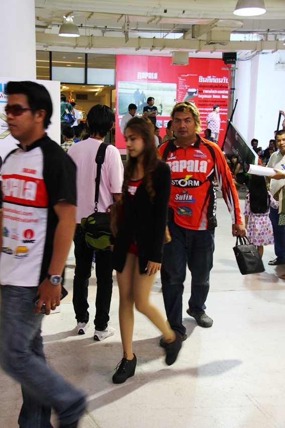 น้าแหล่มเข้างานมาแล้วครับ :cheer: :cheer: