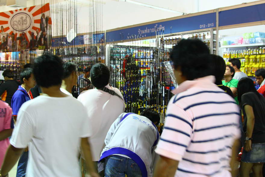 หนาแน่นครับ :cool: :cool: :cheer: :cheer: :cheer: