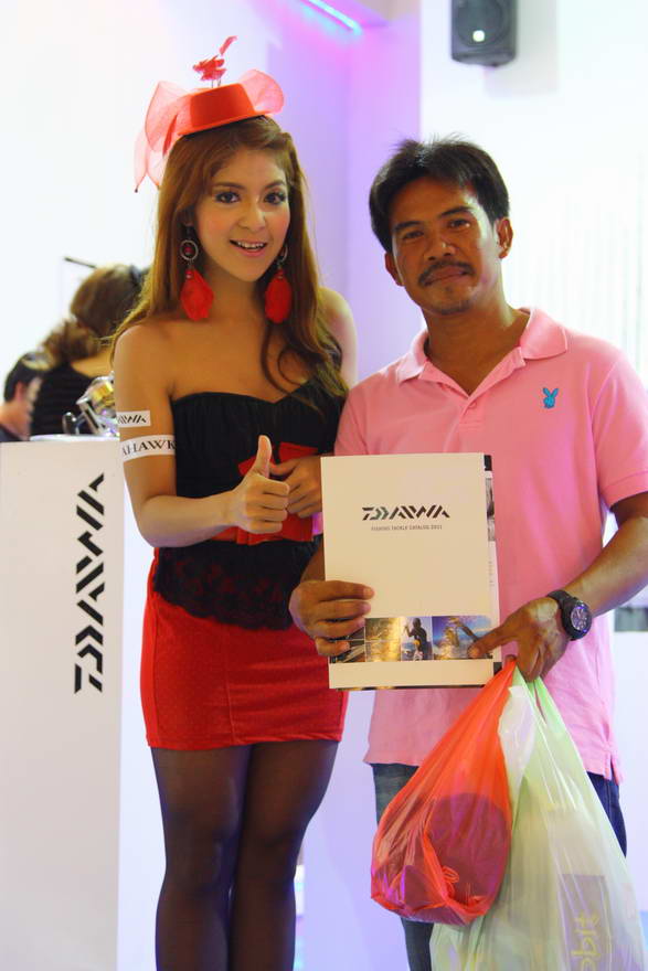 กัปตันกับพริตตี้สวยๆ :cool: :love: