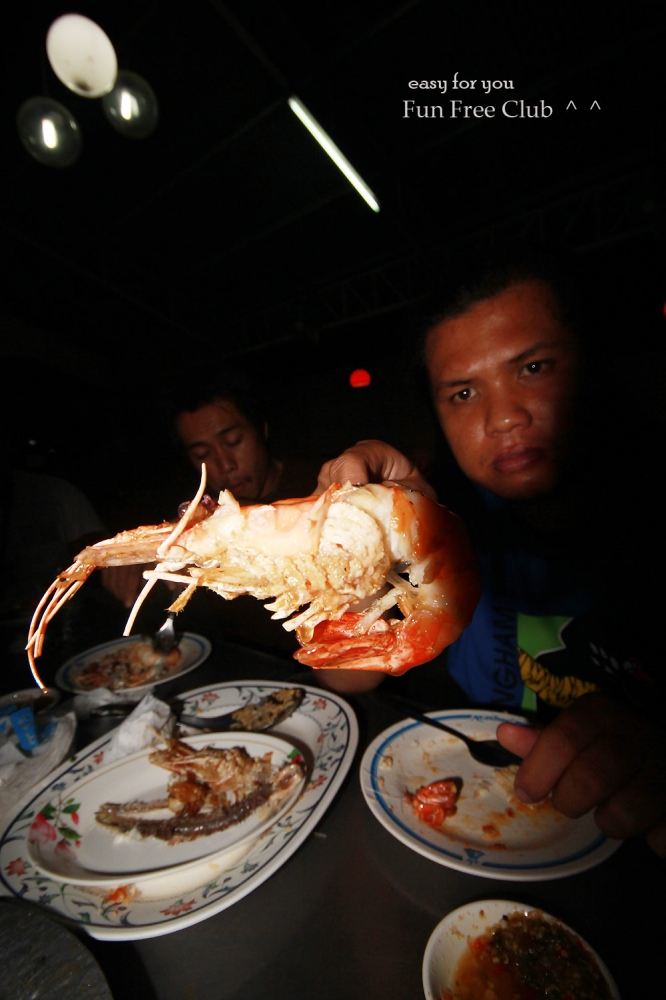 

ตามด้วย กุ้งอบภูเขาไฟ ตัวโตๆ อีกสักตัว  :umh: :cheer: