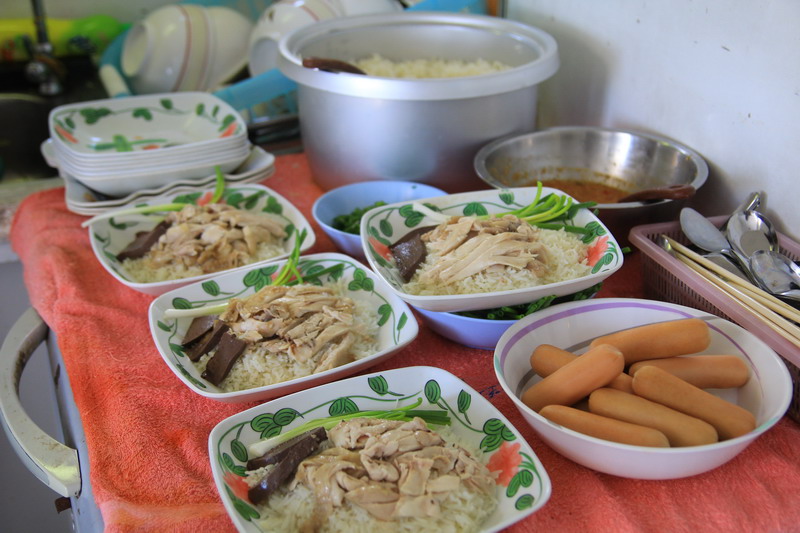  [b]บนเรือก็มีข้าวมันไก่นะครับ[/b]