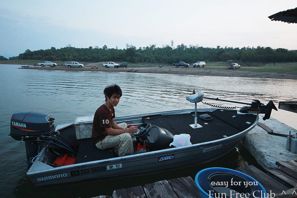 


ใครเอาไอ้เกรียงไปเก็บดิ..หน้ายังไม่ล้างเลยโดดลงเรือไปและกลัวไม่ทัน        :laughing: