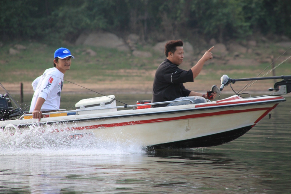 ทางนั้นหรือครับ.... :laughing: :laughing:...ยาวไป ยาวไป.. :laughing: :laughing: