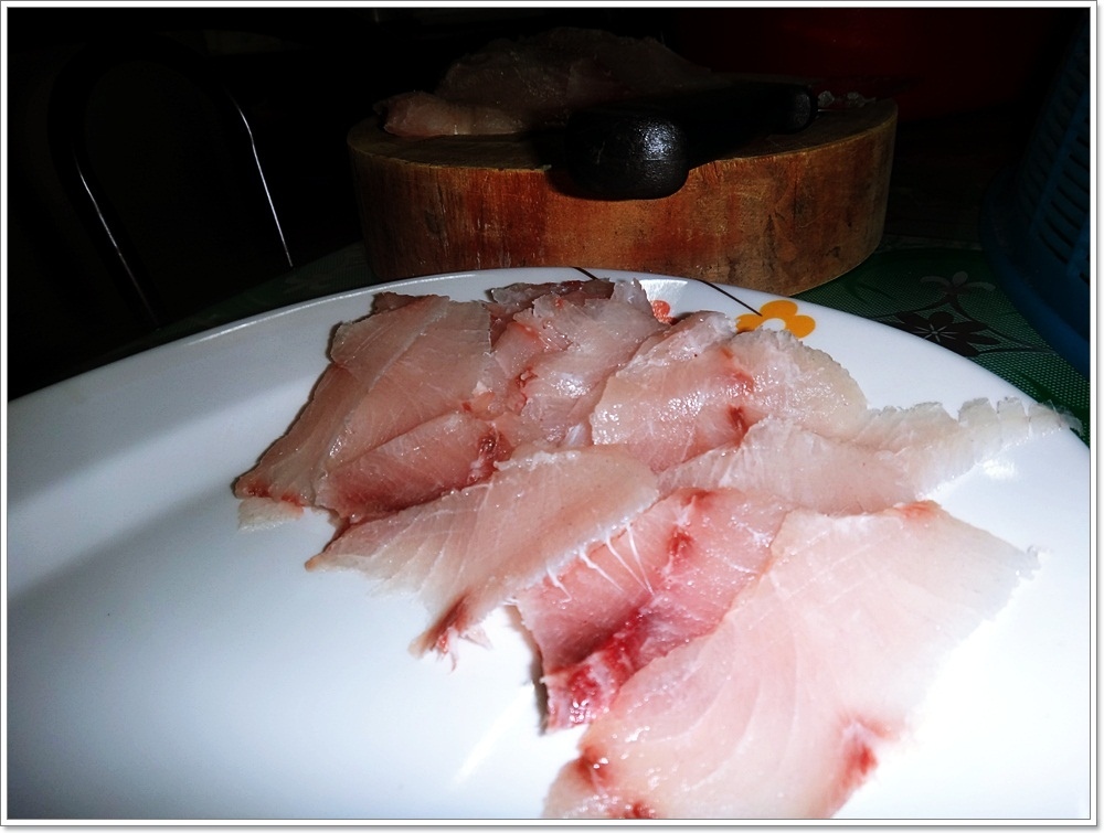  [b]ปลาดิบ!!  ซี๊ดดดดง่ะ[/b] :umh: :umh: :umh: