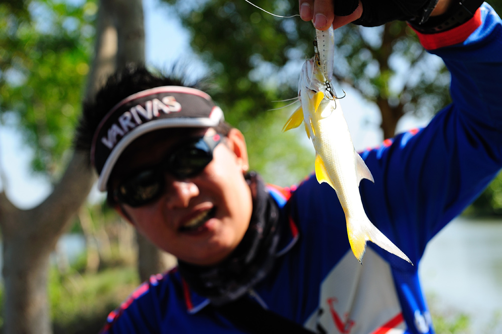 เอาไปเลยค๊าบแชมป์ปลาเล็กของทริปนี้ :laughing: :laughing: :laughing: