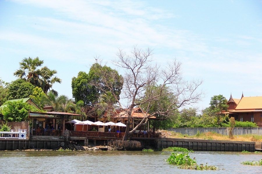 ร้านอาหารบรรยากาศดีๆ ริม2ข้างแม่น้ำก้อมีเยอะครับ 

[q][i]อ้างถึง: Ching cn. posted: 04-05-2555, 11