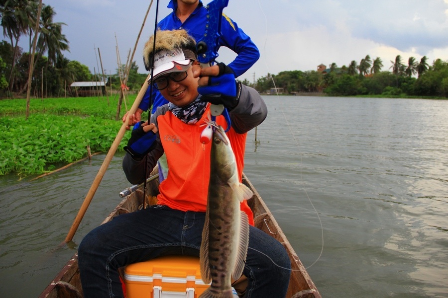 แหม่ๆ  ยิ้มหน้าบานเลยนะ นังไก่ :laughing: :laughing: :laughing: :laughing: