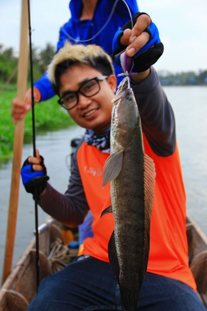แล้วนี่ก้อเป้นปลาตัวสุดท้ายของทริปนี้ครับ 

เต็มไปด้วยคราบรอยยิ้มอันมีความสุขของทุกๆคน รวมทั้งผม  