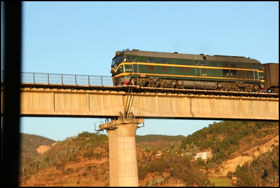 ขึ้นมาสูงแล้วนะยังมีรถไฟสูงกว่าอีก