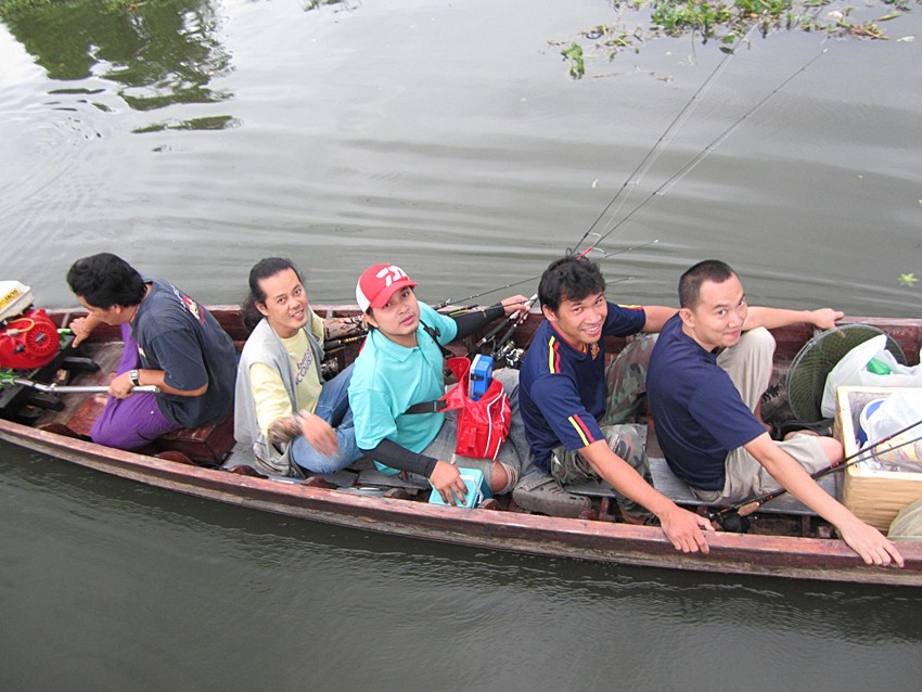 เรือลำแรก นำสู่หมาย จ้า   ดูหน้าแต่ละคนมุ่งมั่นซะ