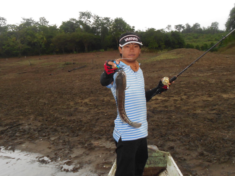 สุดท้ายฝนลงอย่างหนักต้องหลบอยู่ 2 ชั่วโมง หนาวมากๆๆ :laughing: :laughing: :laughing: